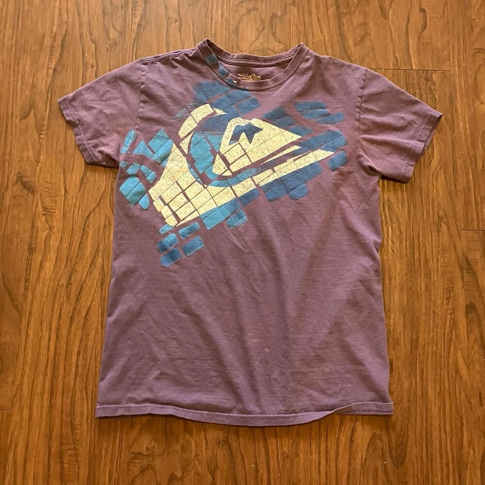 Quiksilver Men's Purple and Burgundy T-shirt